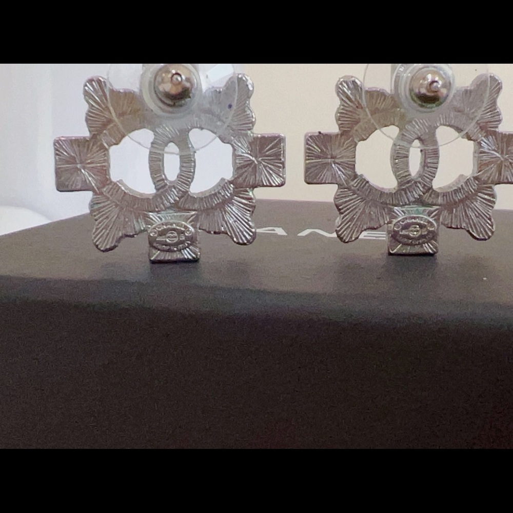 CHANEL COCO Mark Silver Earring CC Silver 22 - Picture 4 of 5